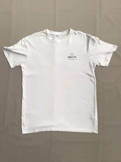 Afficher le visuel 1 sur 6 : T-shirt Orkyva SUNCODE écru – vue de face