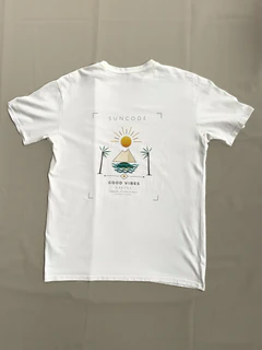 Afficher le visuel 2 sur 6 : T-shirt Orkyva SUNCODE écru – vue de dos avec motif SUNCODE